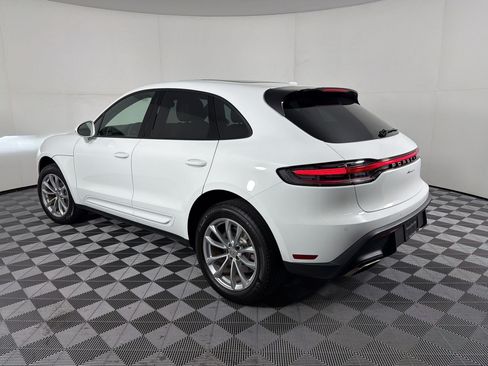 Certified 2026 Porsche Macan AWD/4WD image 3