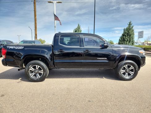 Used 2017 Toyota Tacoma TRD Sport w/ Premium & Technology Package image 2
