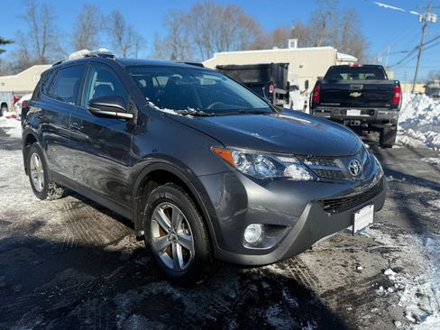 Used 2015 Toyota RAV4 XLE image 9