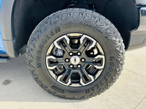 Used 2022 Chevrolet Silverado 1500 ZR2 w/ Technology Package image 45