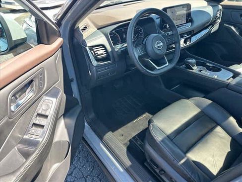 Used 2022 Nissan Rogue SL w/ SL Premium Package FWD image 9