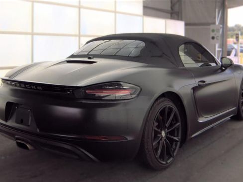 Used 2017 Porsche 718 Boxster RWD image 2