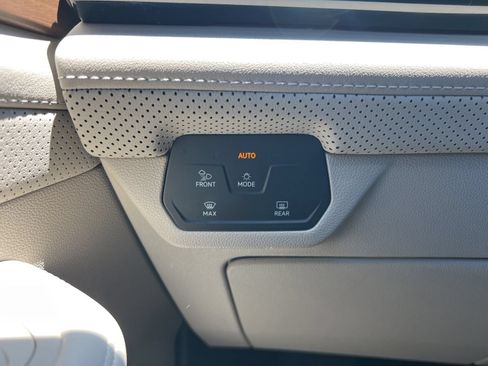 Used 2024 Volkswagen Atlas SE FWD image 25
