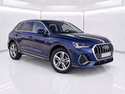 Certified 2023 Audi Q3 2.0T Premium w/ Convenience Package AWD/4WD image 2
