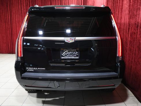 Used 2018 Cadillac Escalade Luxury image 10