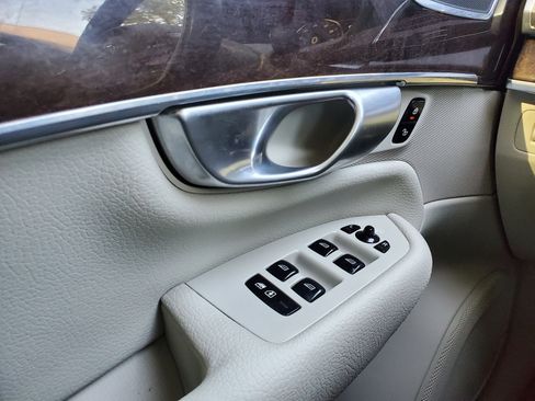 Used 2019 Volvo XC90 T5 Momentum w/ Advanced Package image 16