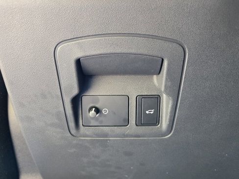 Used 2021 Land Rover Range Rover Velar R-Dynamic S image 29