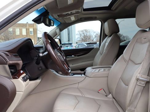 Used 2015 Cadillac Escalade Premium image 5