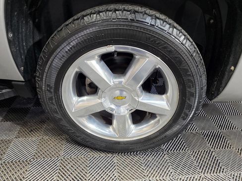 Used 2011 Chevrolet Avalanche LTZ image 30