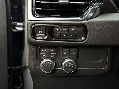 Used 2026 GMC Yukon Denali w/ Sun & Power Step Package AWD/4WD image 23
