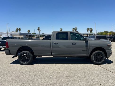 New 2026 RAM 2500 Laramie AWD/4WD image 9