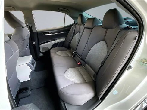 Used 2020 Toyota Camry LE FWD image 19