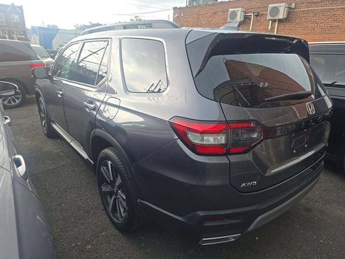 Used 2023 Honda Pilot Touring image 10