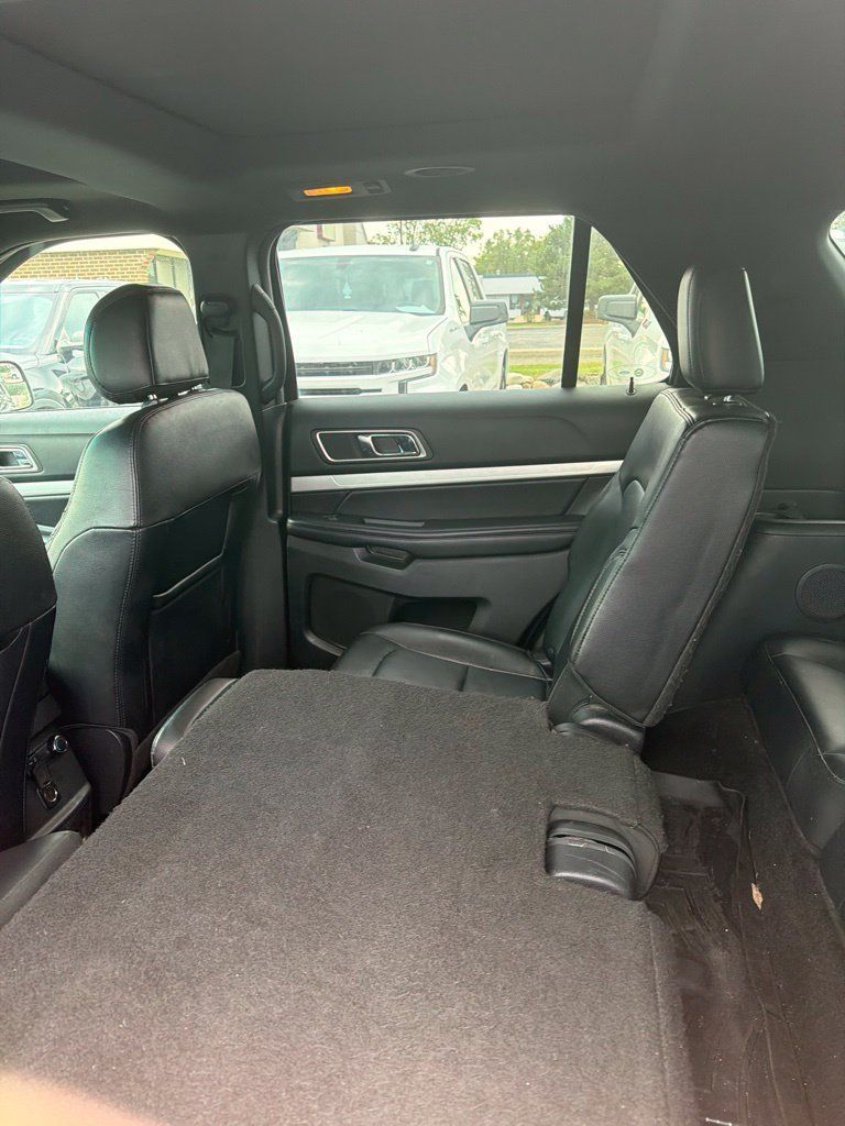 Used 2016 Ford Explorer XLT w/ Equipment Group 202A AWD/4WD image 8