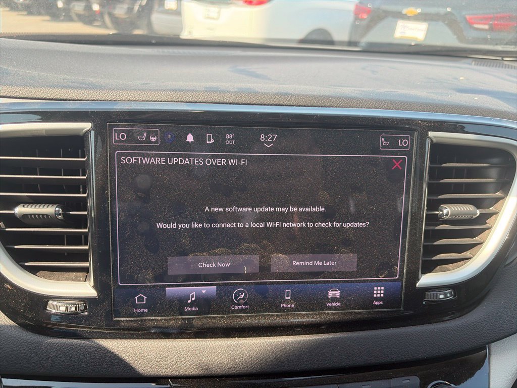 Used 2024 Chrysler Pacifica Touring-L FWD image 21