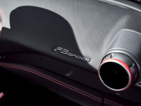 Used 2022 Ferrari F8 Tributo image 48