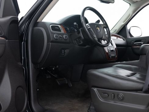 Used 2011 Chevrolet Tahoe LTZ AWD/4WD image 31