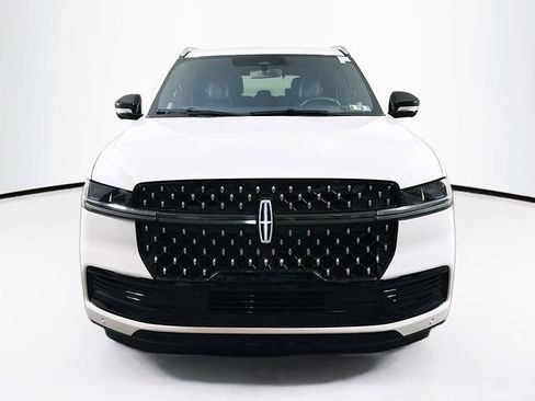 Certified 2025 Lincoln Navigator Black Label AWD/4WD image 2