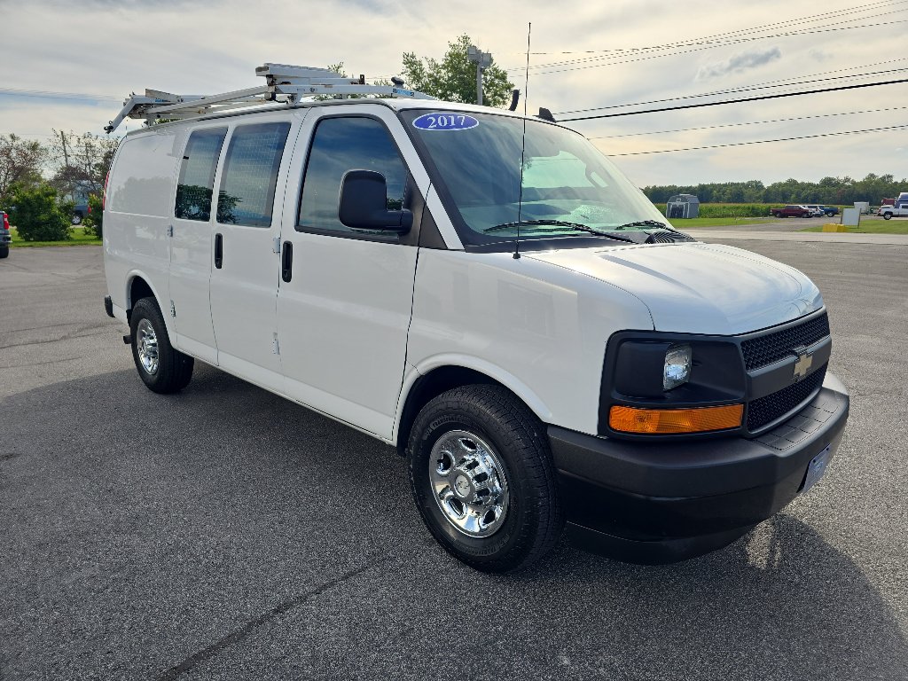 Used 2017 Chevrolet Express 2500 RWD image 4