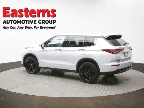 Used 2023 Mitsubishi Outlander SE image 63