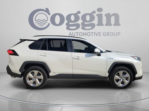 Used 2021 Toyota RAV4 XLE Premium AWD/4WD image 4