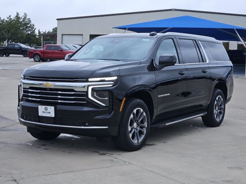 New 2026 Chevrolet Suburban LT w/ Comfort Package RWD image 2