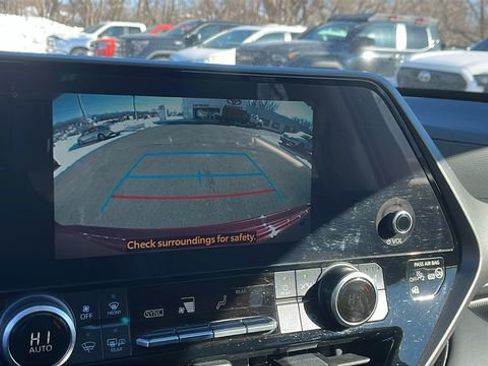 Certified 2024 Toyota Highlander XLE image 16