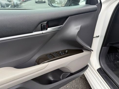 Used 2021 Toyota Camry SE image 9