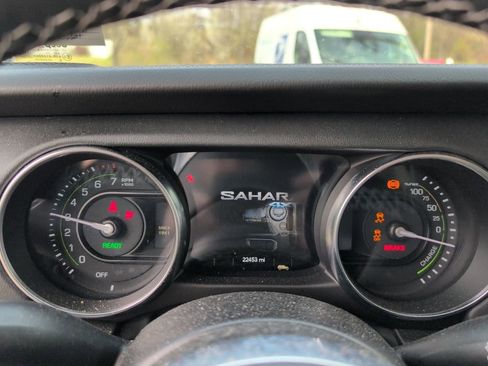 Used 2023 Jeep Wrangler Unlimited Sahara w/ Cold Weather Group image 16