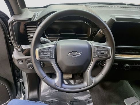 Used 2025 Chevrolet Silverado 1500 LT AWD/4WD image 11
