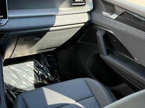 New 2026 Volkswagen Tiguan SE R-Line AWD/4WD image 9