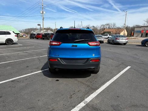 Used 2017 Jeep Cherokee Sport image 12