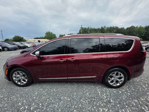 Used 2019 Chrysler Pacifica Limited w/ Advanced Safetytec Group FWD image 8