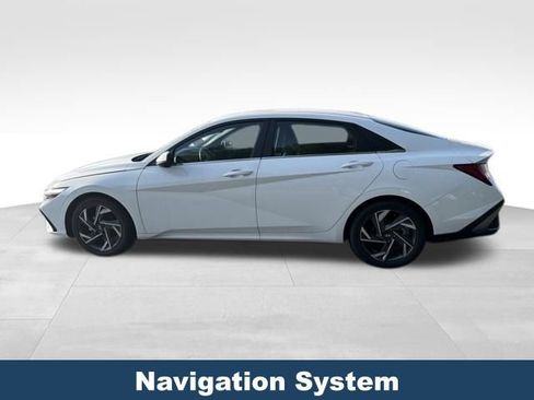 Used 2025 Hyundai Elantra Limited FWD image 7
