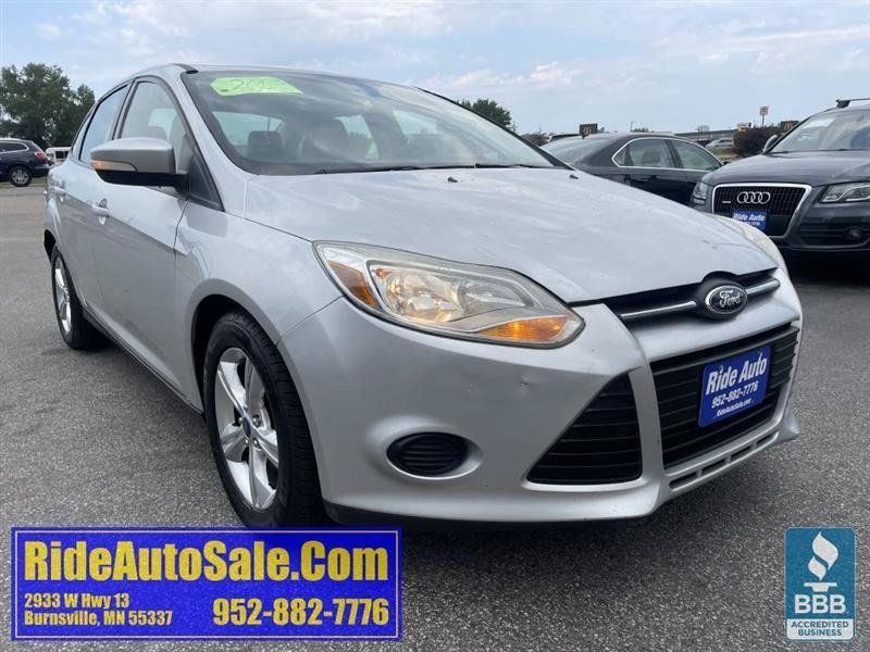 Used 2013 Ford Focus SE w/ SE Winter Pkg FWD image 3