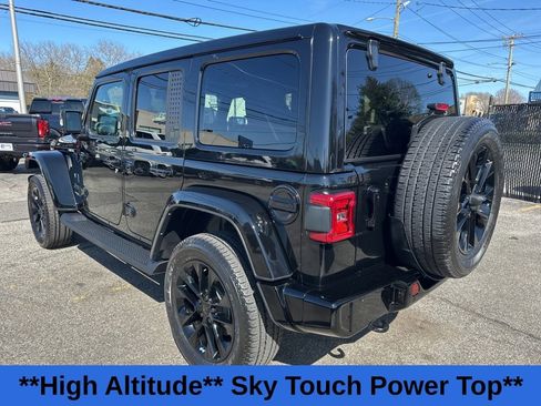 Used 2022 Jeep Wrangler Unlimited Sahara image 7
