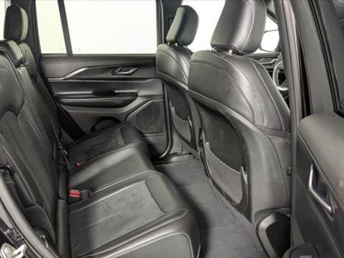 Used 2024 Jeep Grand Cherokee Altitude RWD image 21