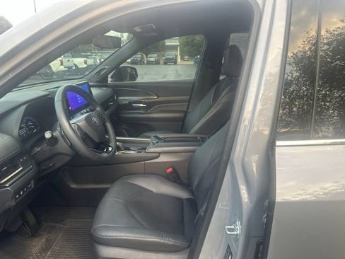 Used 2025 Toyota Grand Highlander AWD Hybrid image 12