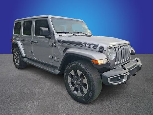 Used 2018 Jeep Wrangler Unlimited Sahara w/ Cold Weather Group AWD/4WD image 3