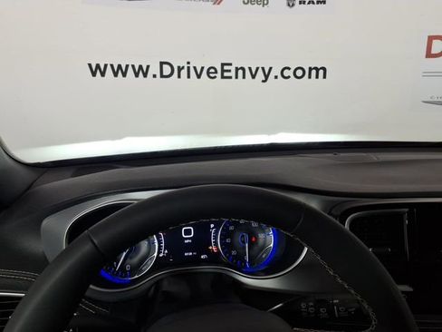 Used 2022 Chrysler Pacifica Touring-L w/ S Appearance Package image 25