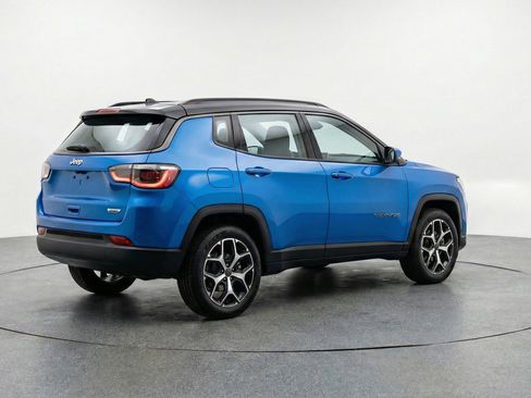 Used 2025 Jeep Compass Limited image 9