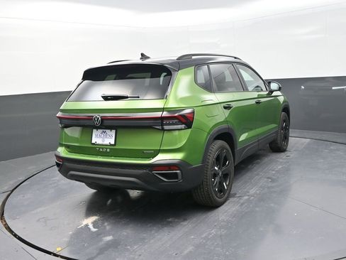 New 2026 Volkswagen Taos SE image 8