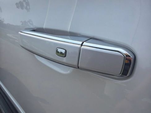Used 2017 Chevrolet Tahoe Premier AWD/4WD image 18