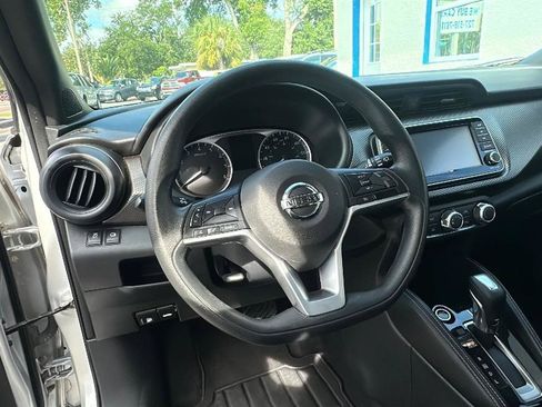 Used 2019 Nissan Kicks S FWD image 36
