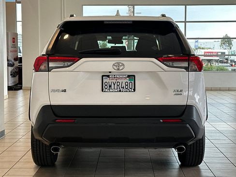 Certified 2021 Toyota RAV4 XLE AWD/4WD image 5