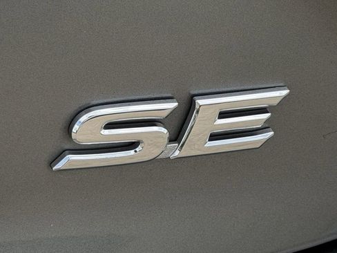 Used 2025 Toyota Camry SE FWD image 11