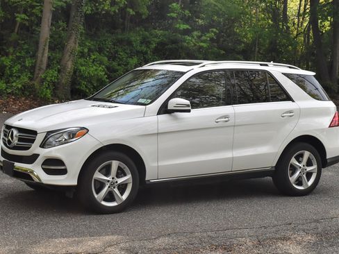 Used 2019 Mercedes-Benz GLE 400 4MATIC image 2
