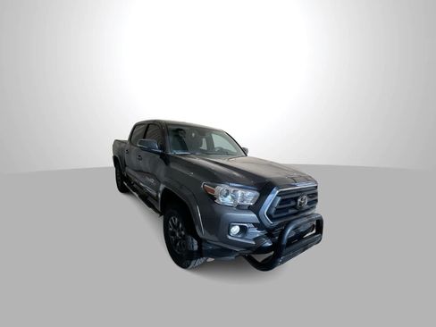 Used 2020 Toyota Tacoma SR5 w/ Technology Package AWD/4WD image 2