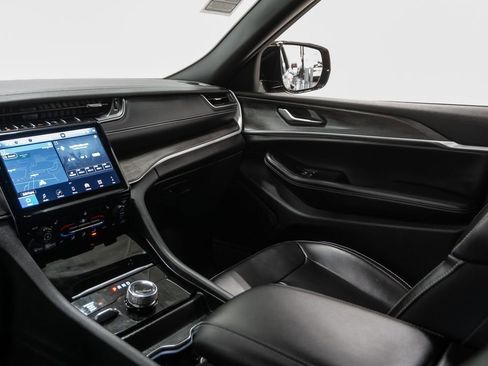 Used 2024 Jeep Grand Cherokee L Limited w/ Black Appearance Package image 20