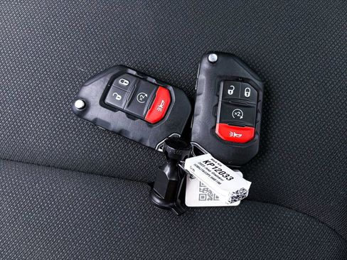 Used 2023 Jeep Gladiator Sport AWD/4WD image 23